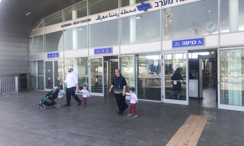 תחנת רכבת רעננה מערב בבחירות הקודמות [צילום: רכבת ישראל]