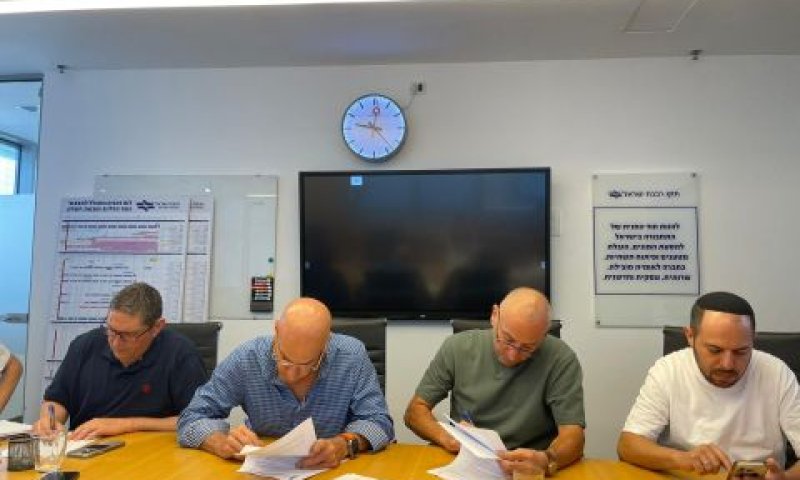 חתימת ההסכמים [צילום: דוברות ההסתדרות]