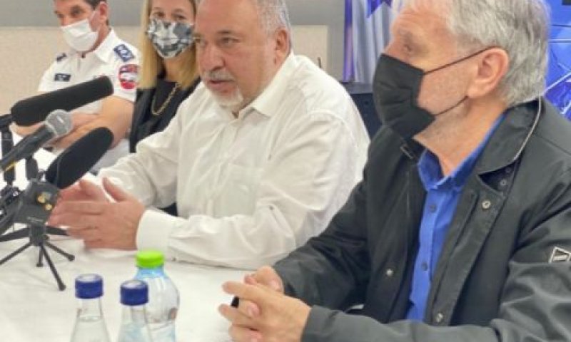 אביגדור ליברמן, מאיר כהן [צילום: דוברות משרד האוצר]