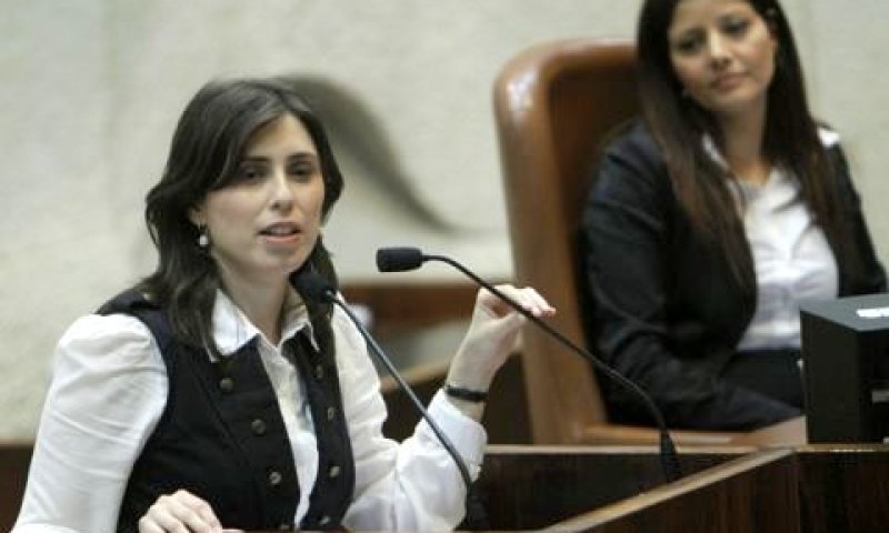 ח"כ ציפי חוטובלי נואמת מעל דוכן הכנסת [צילום: פלאש 90]