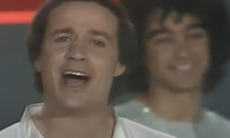 חתן פרס ישראל ואבי טולדנו באירוויזיון 1982 [צילום: מתוך שידורי רשות השידור]