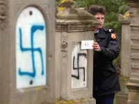 מצבות מרוססות בצרפת