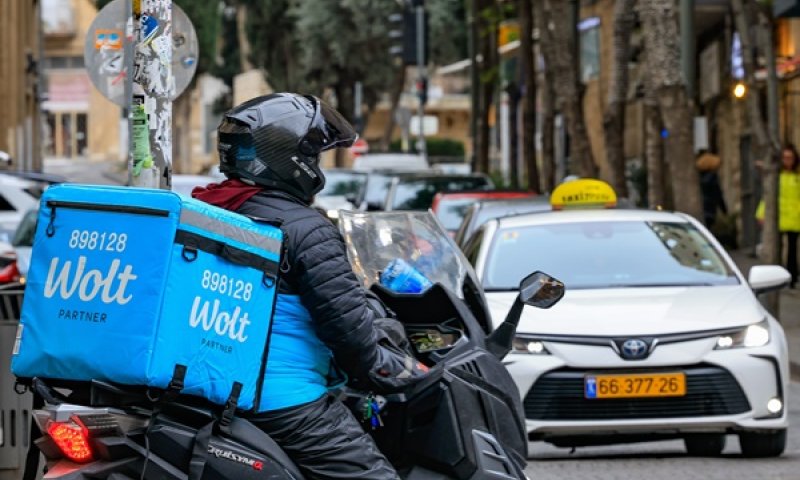 שליח וולט [צילום: נתי שוחט, פלאש 90]