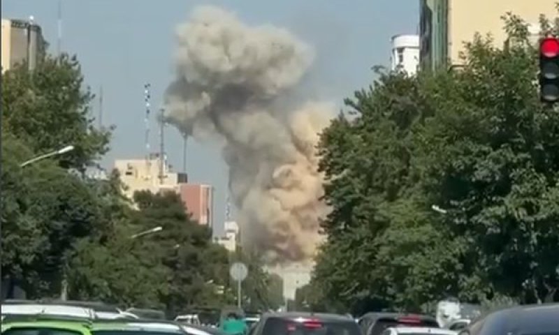 תקיפת משרד המודיעין בטהרן [צילום: רשתות אירניות]