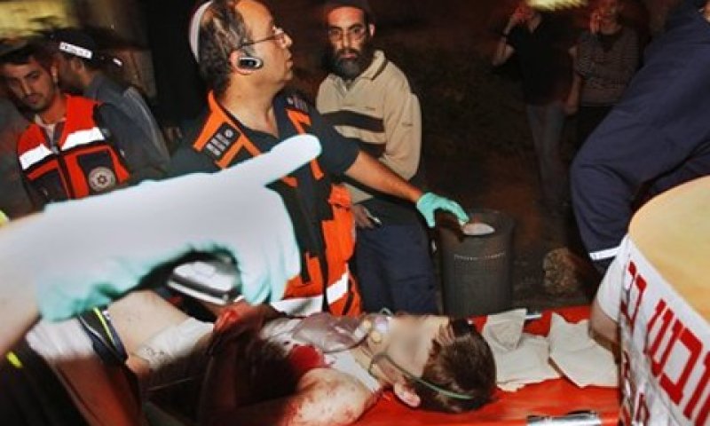 פינוי נפגעים מישיבת מרכז הרב [צילום: AP]