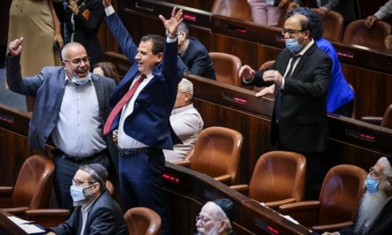 ח"כים מהמשותפת צוהלים לנוכח אישור הצעת החוק [צילום: נועם מושקוביץ/דוברות הכנסת]
