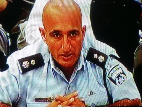 כהן. מכילים אירועים במזרח העיר כדי שלא יגיעו למערבה