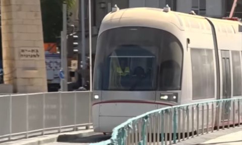 נסיעת הרכבת ביפו [צילום: מן הטלוויזיה]