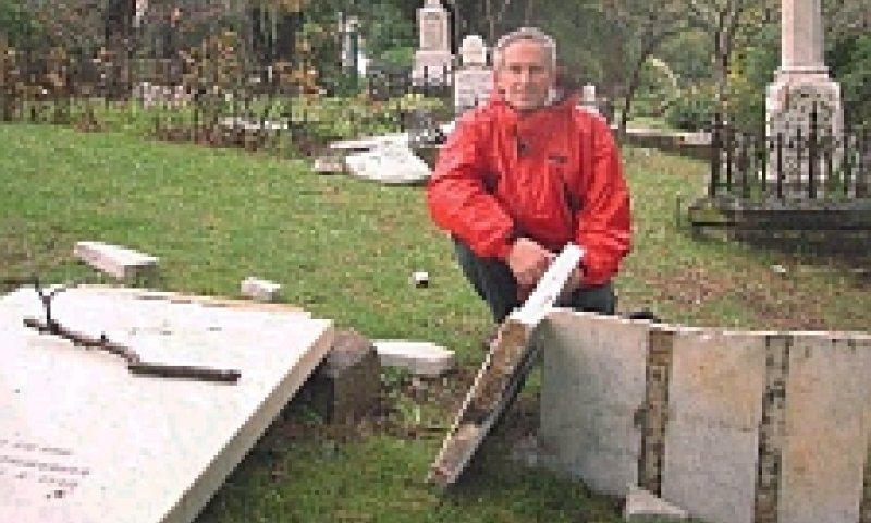 מיליון וחצי קברים [צילום: AP]