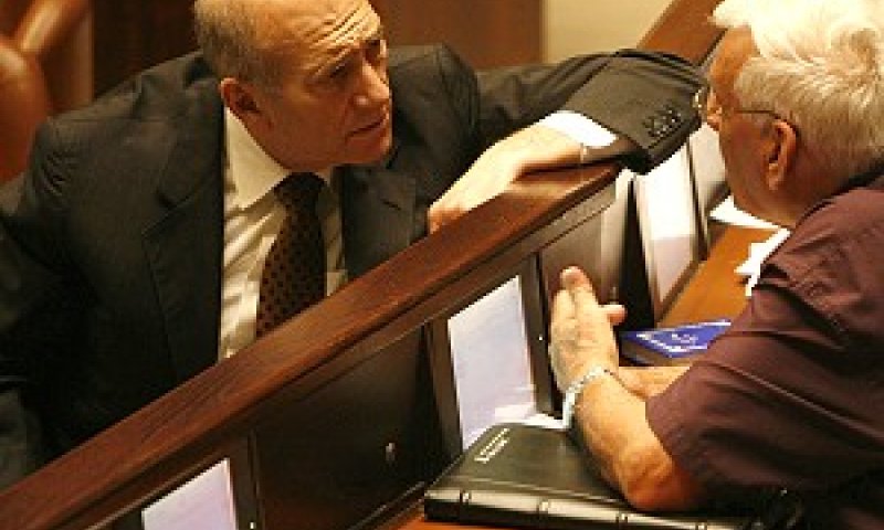 ניסיונות לשכנע את שס ומרצ. אולמרט וח"כ אורון [צילום: פלאש 90]