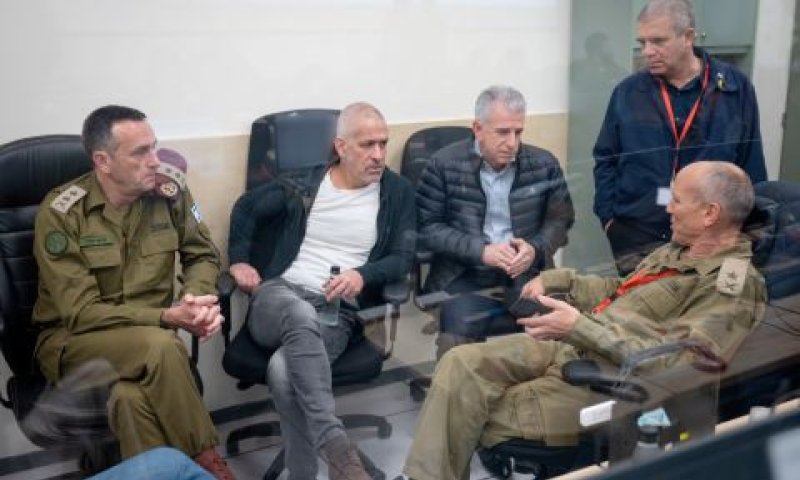 הרמטכ"ל הלוי בהערכת מצב עם ראשי מערכת הבטחון [צילום: דובר צה"ל]