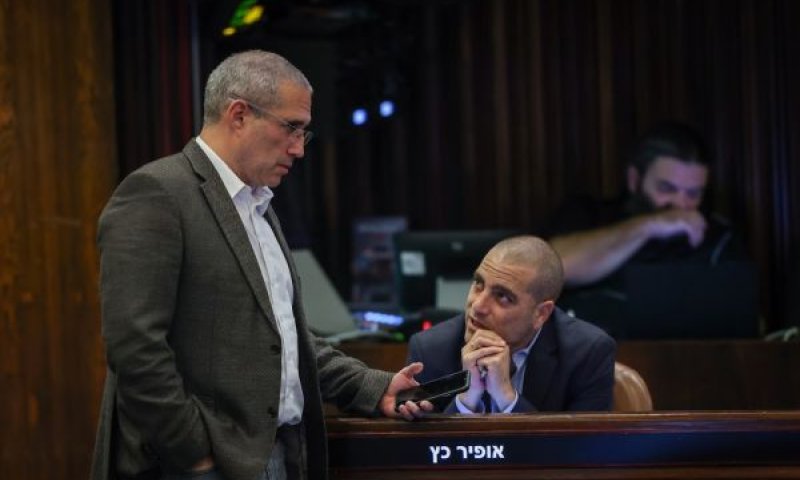 מילביצקי (משמאל). הפרדת רשויות בפועל [צילום: נועם מושקוביץ/דוברות הכנסת]