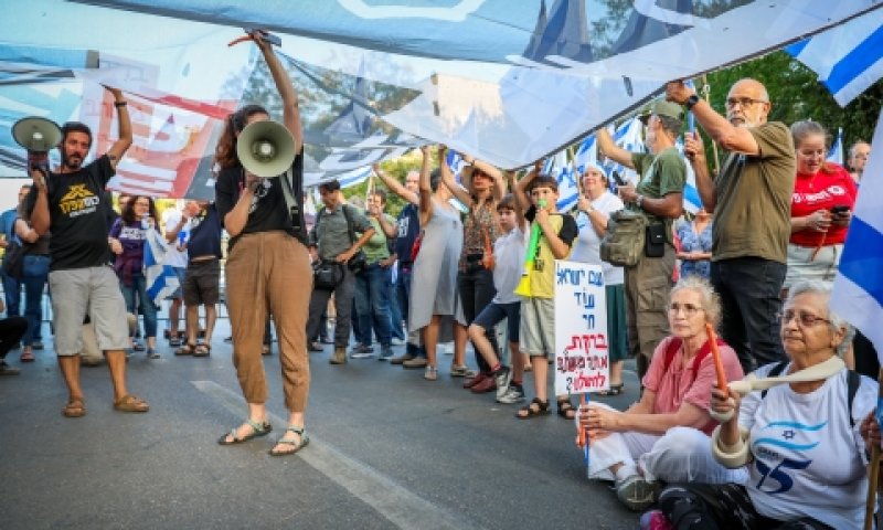 הפגנה סמוך לבית השר ברקת בירושלים [צילום: נועם ריבקין פנטון, פלאש 90]