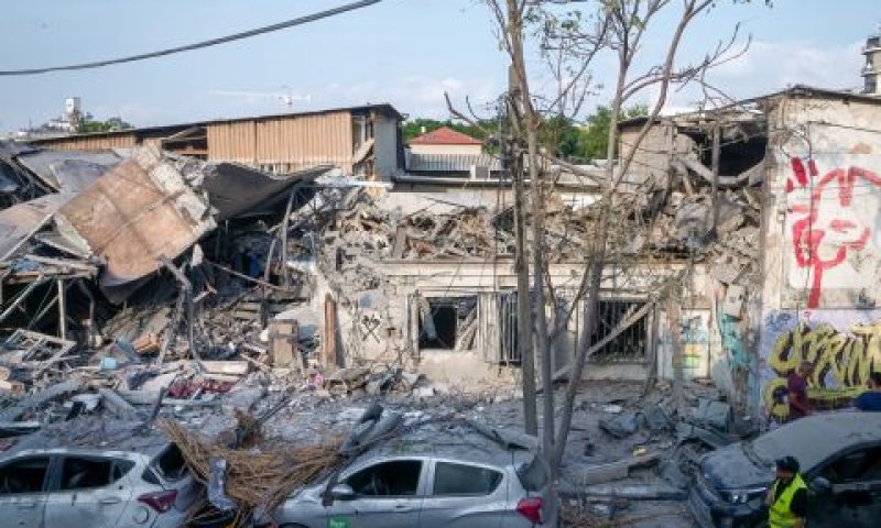 פגיעת טיל בשכונת פלורנטין בתל אביב [צילום: אבשלום ששוני, פלאש 90]