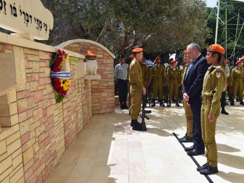 שר הביטחון, אביגדור ליברמן, בטקס הזיכרון בקרית שאול [צילום: אריאל חרמוני, משרד הביטחון]