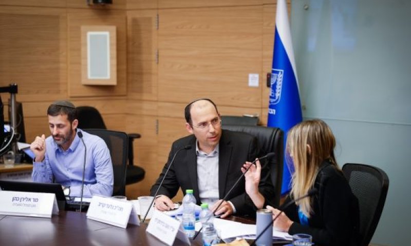 כ-1,000 ערכות דגימה יועברו לשמירה משטרתית [צילום: נועם מושקוביץ/דוברות הכנסת]