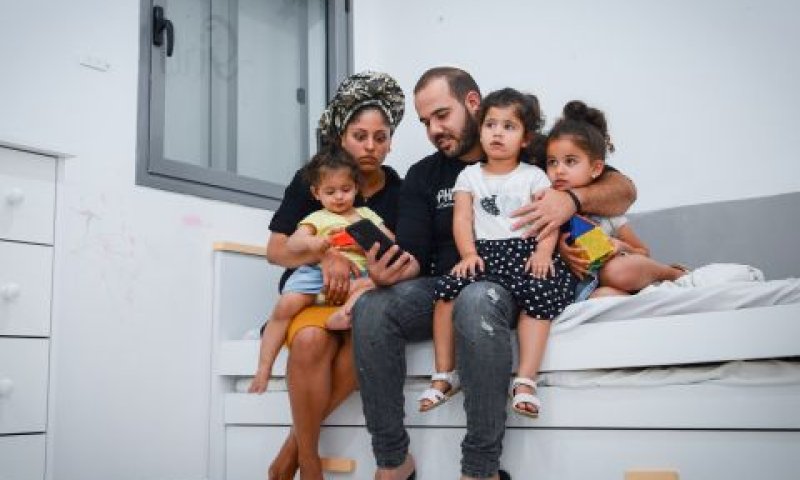 להעביר חוטים בפתח אוורור בממ"ד [צילום אילוסטרציה: אבי רוקח, פלאש 90]