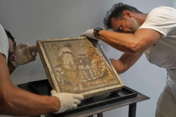 הפסיפס הוחזר לפומפיי אחרי כ-80 שנה [צילום: גרגוריו בורג'ה/AP]