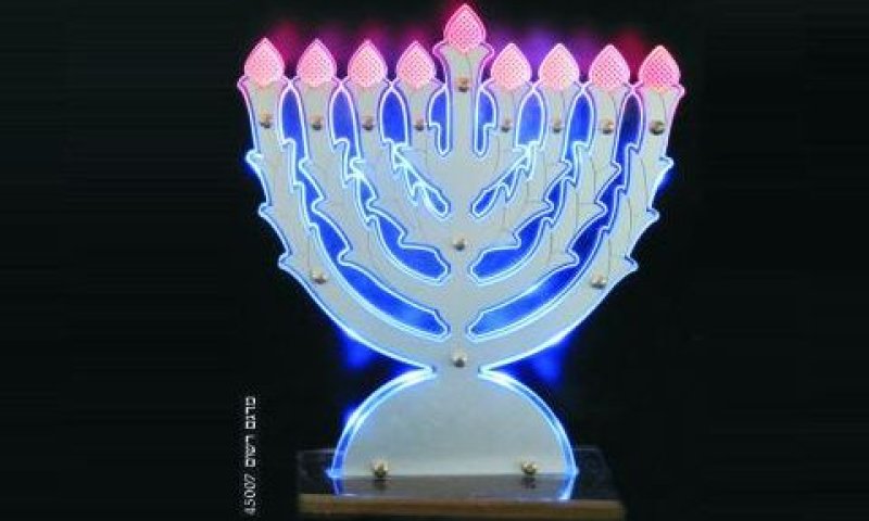 חנוכיה לד