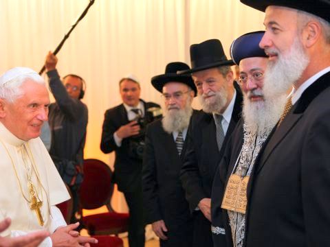 לוחות הברית מול הצלב [צילום: פלאש 90]