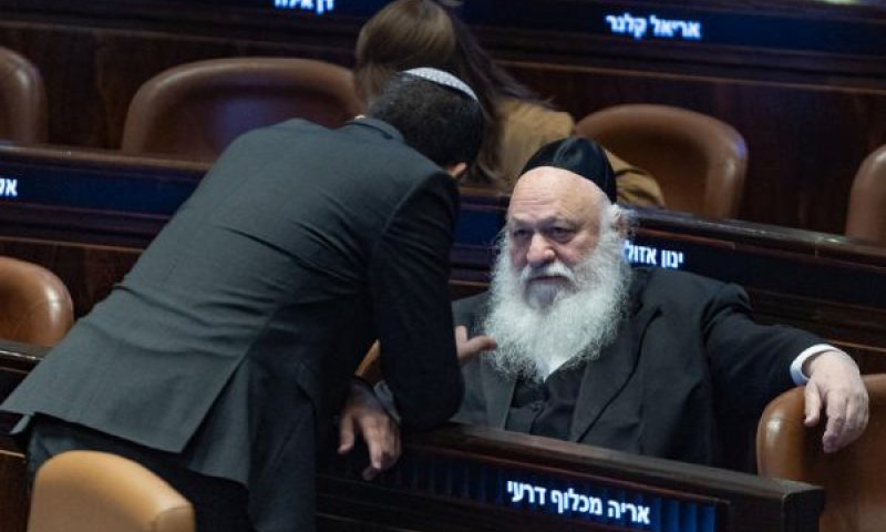 גולדקנופף. טוען למחטף מצד קרעי [צילום: יונתן זינדל/פלאש 90]
