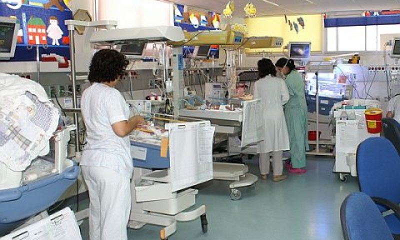 המשיכה לנסות גם בבית החולים [צילום: ציון יחזקאל]