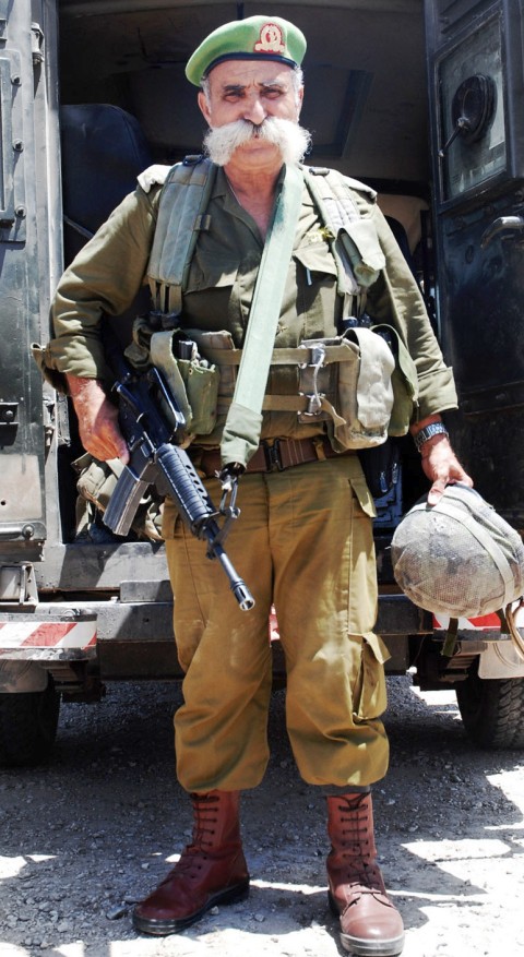 לא מוותר על אפוד מלא. רנ"ג אהוד בנאי