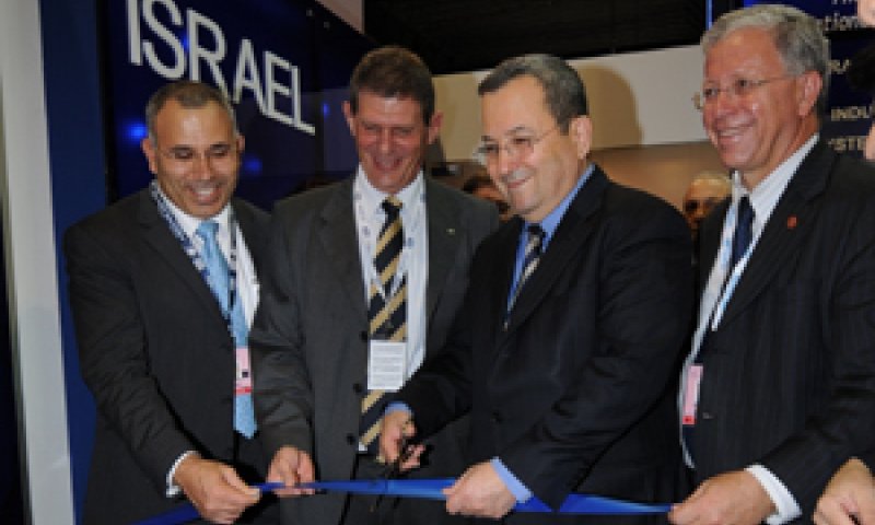מימין: ראש סיב"ט יוסי בן-חנן, השר ברק, המנכ"ל בוכריס והשגריר בן-דב