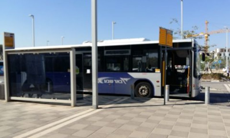 דן באר שבע. מזדנבת מאחור