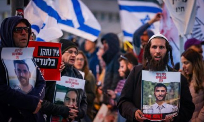 הפגנת משפחות חטופים מול לשכת ראש הממשלה בירושלים [צילום: חיים גולדברג/פלאש 90]