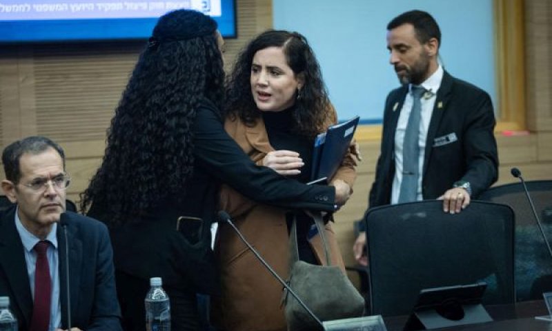 לזימי. חסימת כביש ושפת ביבים [צילום: יונתן זינדל/פלאש 90]