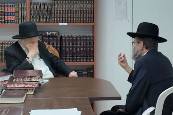 גפני עם הרב הירש [צילום: שימוש לפי סעיף 27א לחוק זכויות יוצרים]