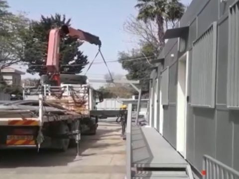עבודות השיפוץ בבית בנט [צילום: מן הטלוויזיה]
