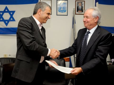 אלוביץ' ושר התקשורת כחלון באישור עסקת בזק [צילום: דקלה בסיסט-שפריר]