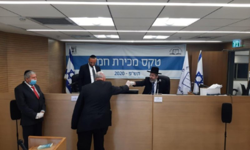 טקס המכירה [צילום: הרבנות הראשית לישראל]
