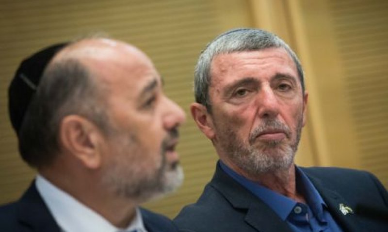 השר פרץ והיו"ר מרגי [צילום: יונתן זינדל/פלאש 90]