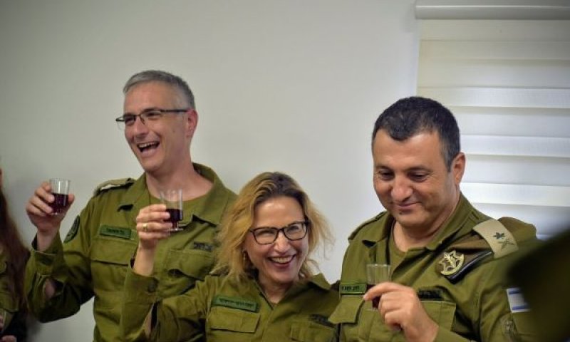 תומר ירושלמי וסגנה עשהאל [צילום: דובר צה''ל]