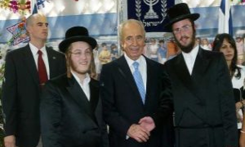 הנשיא מארח סוכתו [צילום: פלאש 90]