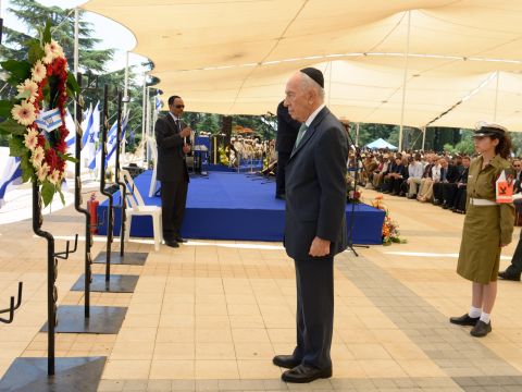 הנשיא מניח זר [צילום: מארק ניימן/ לע"מ]