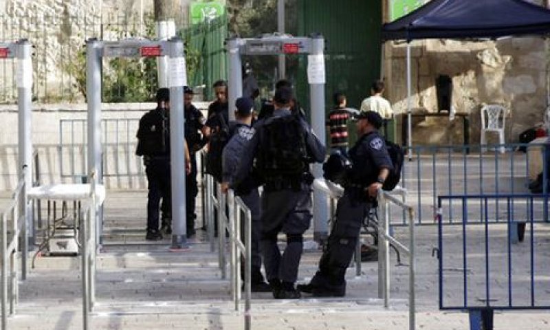 גלאים בכניסה להר [צילום: מוחמד אילעין/AP]