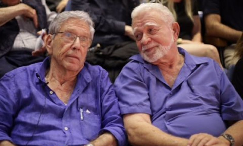 פרופ' דוד חן, עמוס עוז [צילום: המרכז ללימודים אקדמיים (מל"א)]