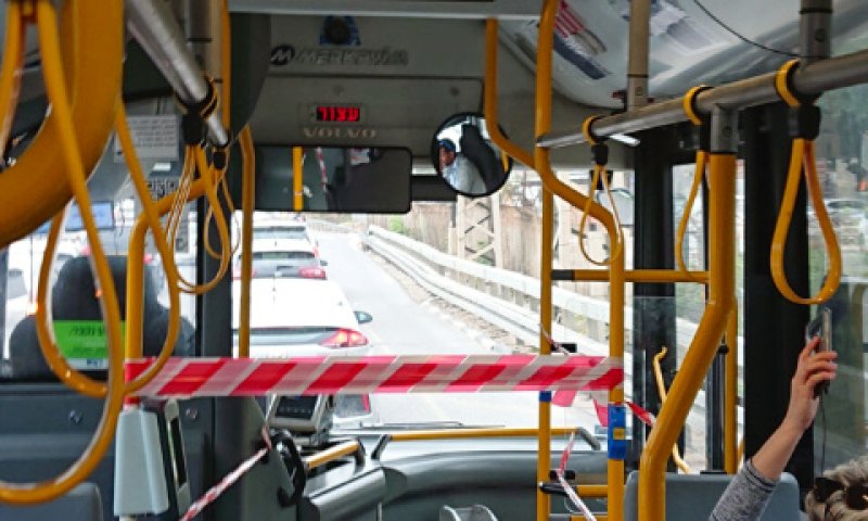 לפי הוראות משרד התחבורה [צילום: אברהם שטרן]
