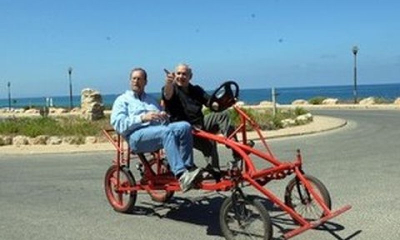 ראש הממשלה בנימין נתניהו עם העיתונאי פיטר גרינברג [צילום: לע"מ]