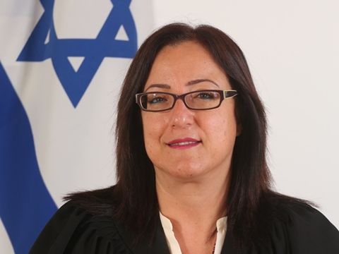 השופטת חיימוביץ'. חקרה את העד