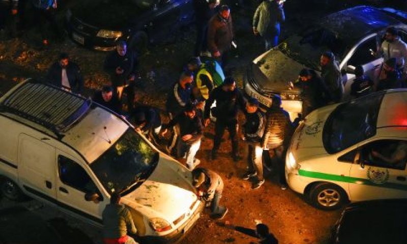 המון התקהל בזירה [צילום: חסן עמאר/AP]