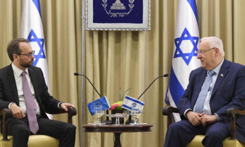 ליברמן במפגש עם התושבים [צילום: אריאל חרמוני]