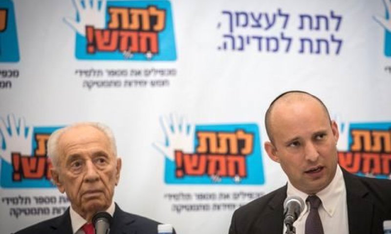 השר בנט ושמעון פרס [צילום: הדס פרוש/פלאש 90]