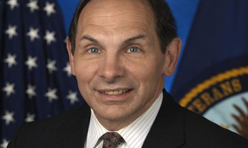 בוב מקדונלד [צילום: US Department of Veterans Affairs ]