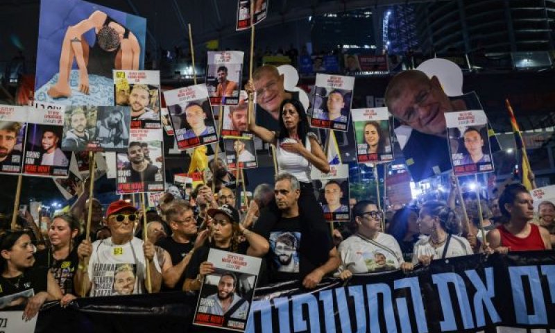 קריאה לוועדי העובדים להצטרף לשביתה [צילום: יונתן זינדל/פלאש 90]
