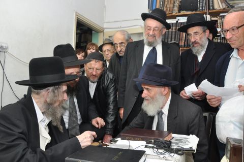 שומע את הסיפור ממקור ראשון